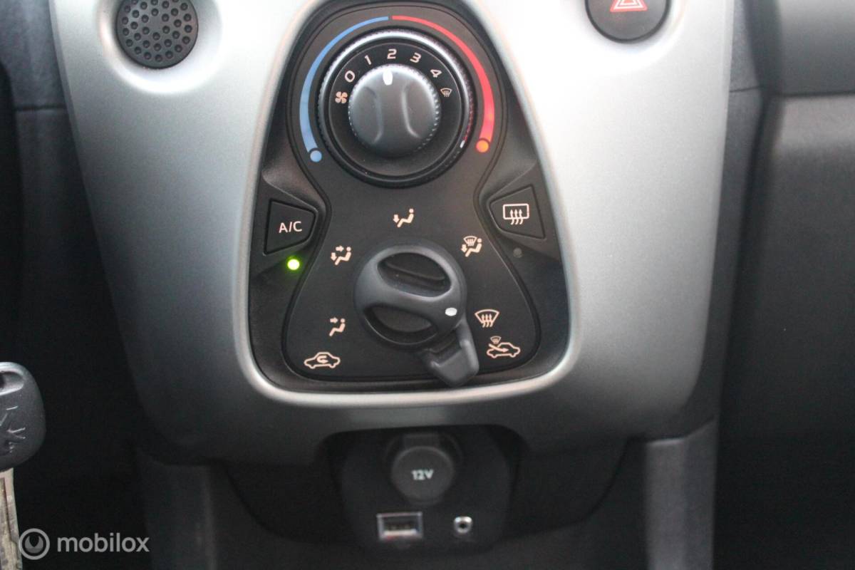 Peugeot 108 Peugeot 108 1.0 e-VTi Active TOP! Airco/5drs/Led/Bluetooth/NAP