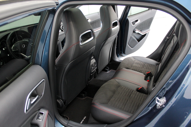 Mercedes-Benz GLA Mercedes-Benz GLA-klasse 180 Business Solution AMG Night Upgrade 123PK, RIJKLAAR!! AUTOMAAT | PANORAMADAK | LEER/ALCANTARA | CAMERA