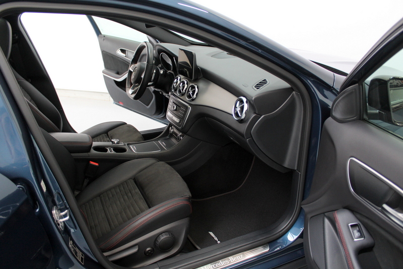 Mercedes-Benz GLA Mercedes-Benz GLA-klasse 180 Business Solution AMG Night Upgrade 123PK, RIJKLAAR!! AUTOMAAT | PANORAMADAK | LEER/ALCANTARA | CAMERA