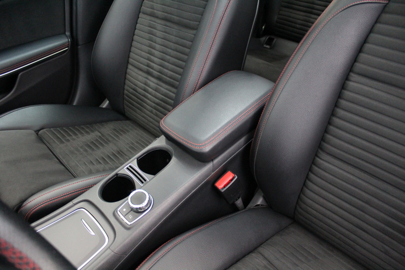 Mercedes-Benz GLA Mercedes-Benz GLA-klasse 180 Business Solution AMG Night Upgrade 123PK, RIJKLAAR!! AUTOMAAT | PANORAMADAK | LEER/ALCANTARA | CAMERA