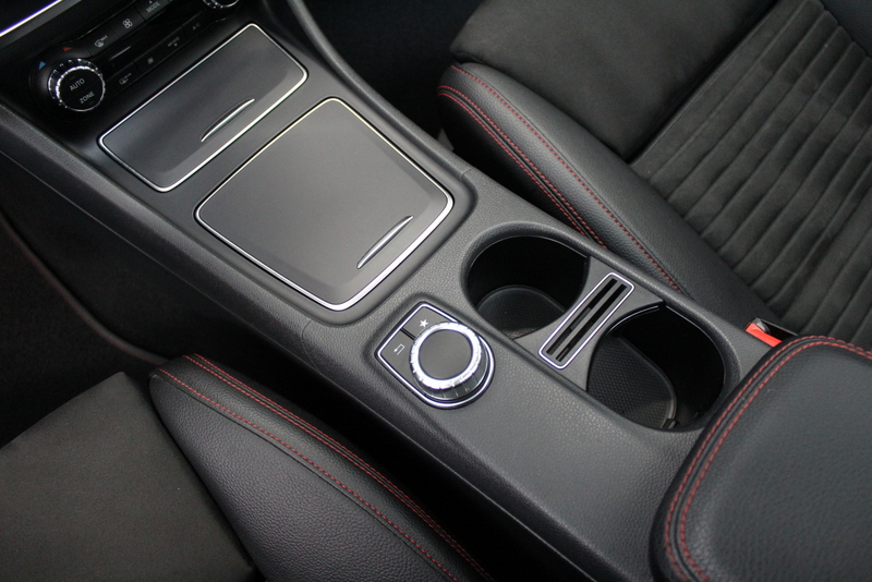 Mercedes-Benz GLA Mercedes-Benz GLA-klasse 180 Business Solution AMG Night Upgrade 123PK, RIJKLAAR!! AUTOMAAT | PANORAMADAK | LEER/ALCANTARA | CAMERA