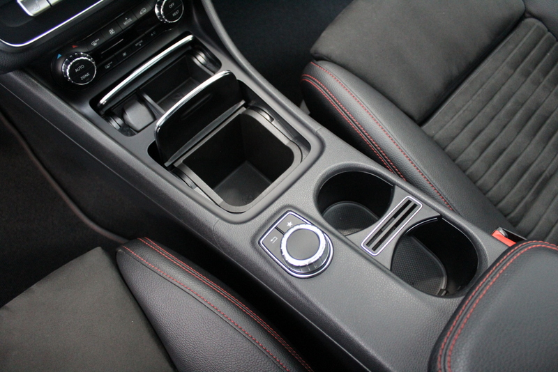 Mercedes-Benz GLA Mercedes-Benz GLA-klasse 180 Business Solution AMG Night Upgrade 123PK, RIJKLAAR!! AUTOMAAT | PANORAMADAK | LEER/ALCANTARA | CAMERA