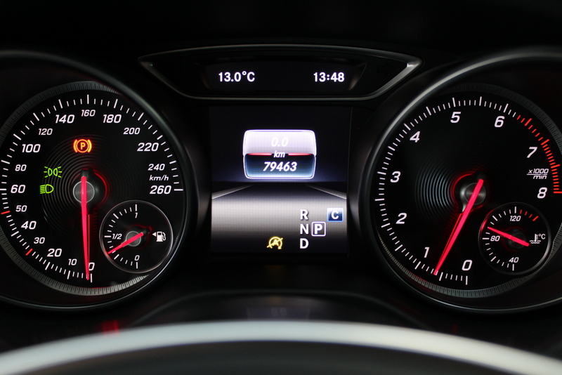 Mercedes-Benz GLA Mercedes-Benz GLA-klasse 180 Business Solution AMG Night Upgrade 123PK, RIJKLAAR!! AUTOMAAT | PANORAMADAK | LEER/ALCANTARA | CAMERA