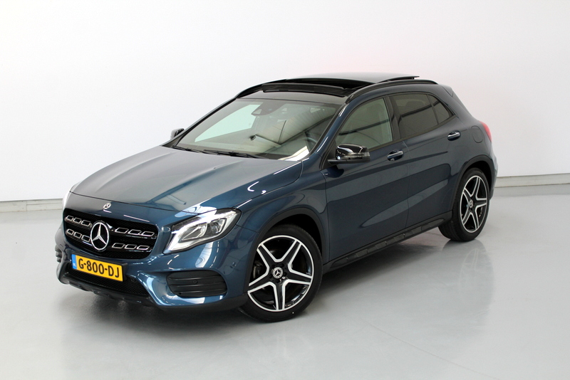 Mercedes-Benz GLA Mercedes-Benz GLA-klasse 180 Business Solution AMG Night Upgrade 123PK, RIJKLAAR!! AUTOMAAT | PANORAMADAK | LEER/ALCANTARA | CAMERA
