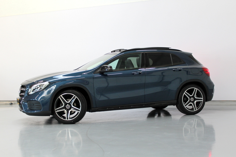 Mercedes-Benz GLA Mercedes-Benz GLA-klasse 180 Business Solution AMG Night Upgrade 123PK, RIJKLAAR!! AUTOMAAT | PANORAMADAK | LEER/ALCANTARA | CAMERA