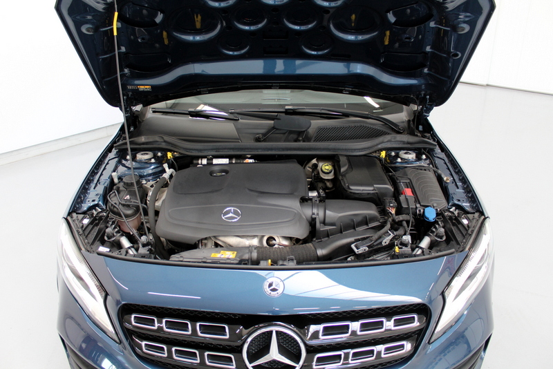 Mercedes-Benz GLA Mercedes-Benz GLA-klasse 180 Business Solution AMG Night Upgrade 123PK, RIJKLAAR!! AUTOMAAT | PANORAMADAK | LEER/ALCANTARA | CAMERA