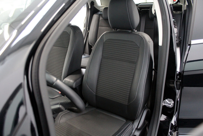 Ford EcoSport Ford EcoSport 1.0 EcoBoost Titanium 126PK, RIJKLAAR!! | TREKHAAK | CARPLAY | DEELS LEER