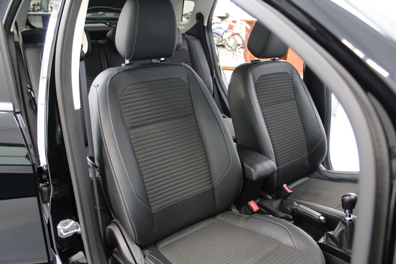 Ford EcoSport Ford EcoSport 1.0 EcoBoost Titanium 126PK, RIJKLAAR!! | TREKHAAK | CARPLAY | DEELS LEER