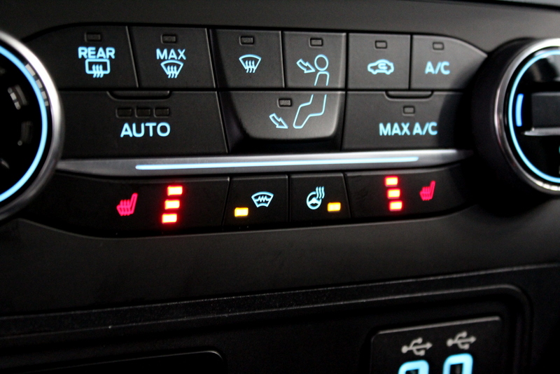 Ford EcoSport Ford EcoSport 1.0 EcoBoost Titanium 126PK, RIJKLAAR!! | TREKHAAK | CARPLAY | DEELS LEER