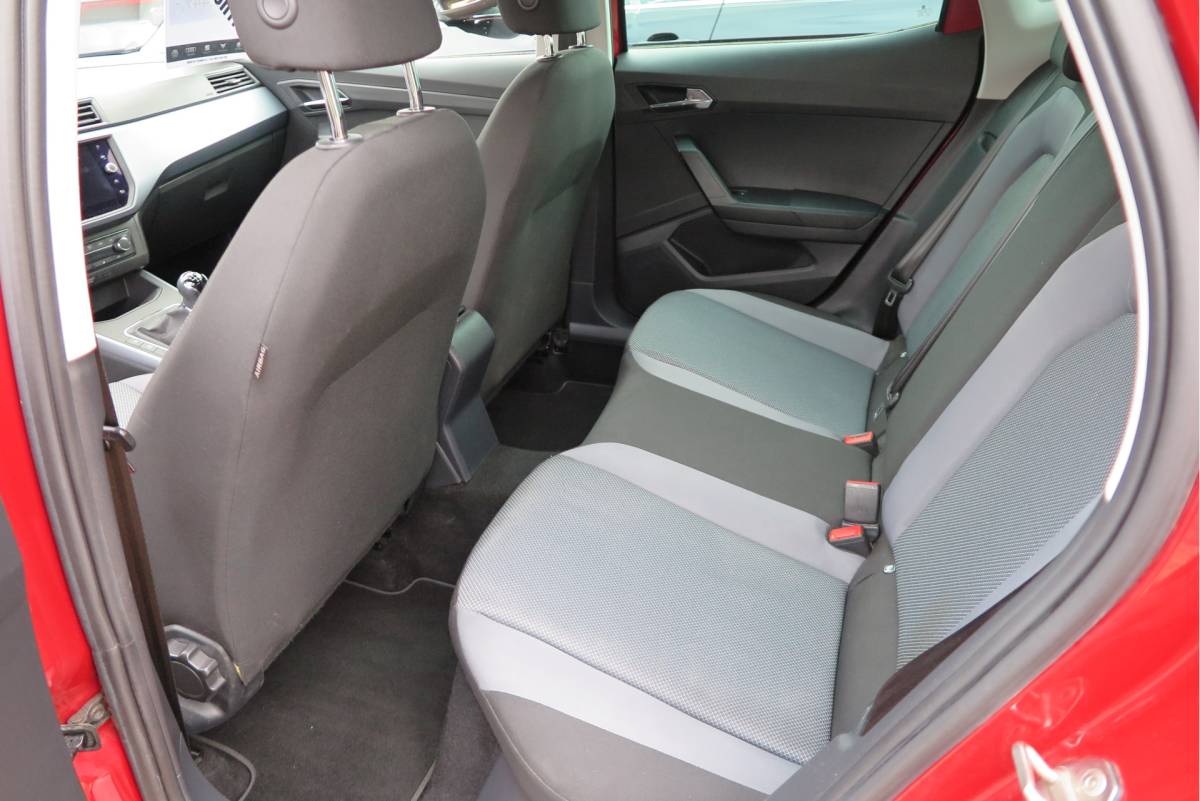 SEAT Arona SEAT Arona 1.0 TSI 95PK Xcellence Launch Edition Navigatie , Parkeersensoren , Climate control, Lichtmetalen velgen. .