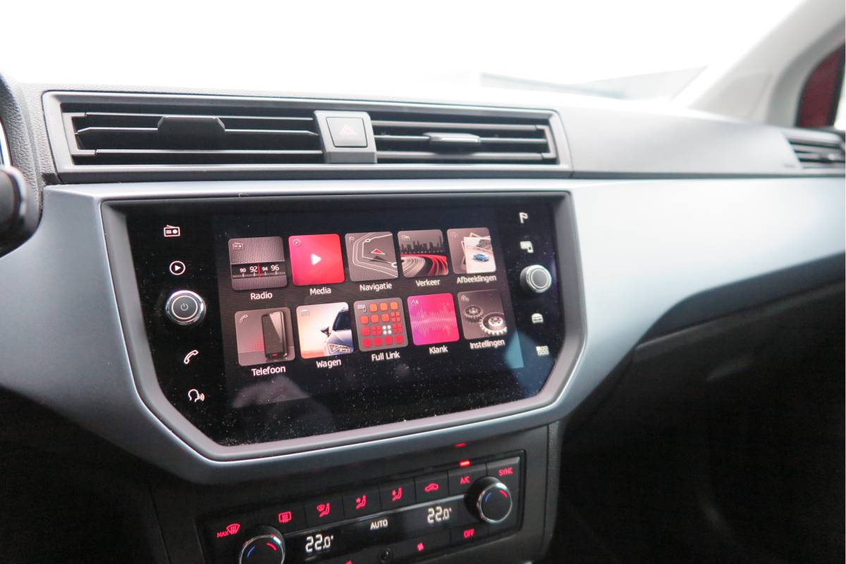 SEAT Arona SEAT Arona 1.0 TSI 95PK Xcellence Launch Edition Navigatie , Parkeersensoren , Climate control, Lichtmetalen velgen. .