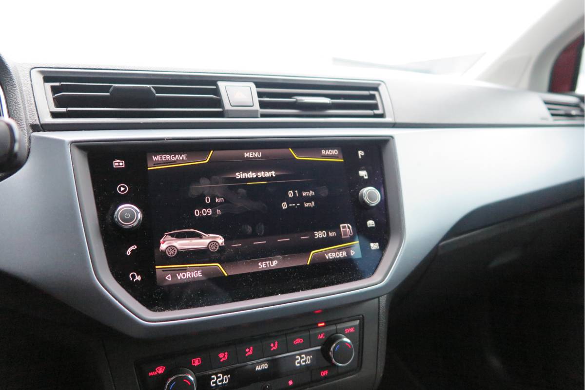 SEAT Arona SEAT Arona 1.0 TSI 95PK Xcellence Launch Edition Navigatie , Parkeersensoren , Climate control, Lichtmetalen velgen. .