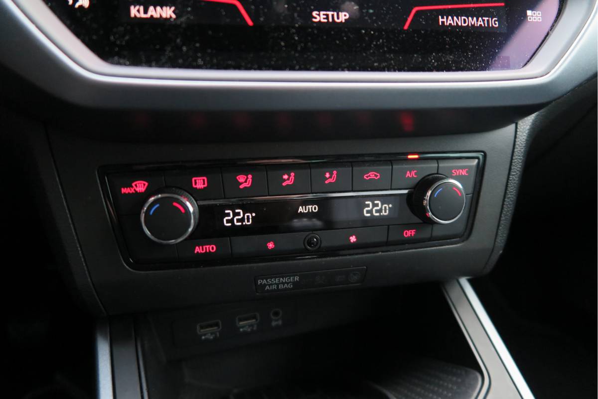 SEAT Arona SEAT Arona 1.0 TSI 95PK Xcellence Launch Edition Navigatie , Parkeersensoren , Climate control, Lichtmetalen velgen. .