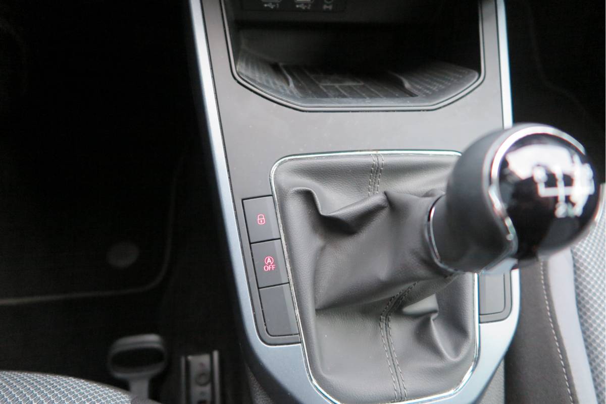 SEAT Arona SEAT Arona 1.0 TSI 95PK Xcellence Launch Edition Navigatie , Parkeersensoren , Climate control, Lichtmetalen velgen. .