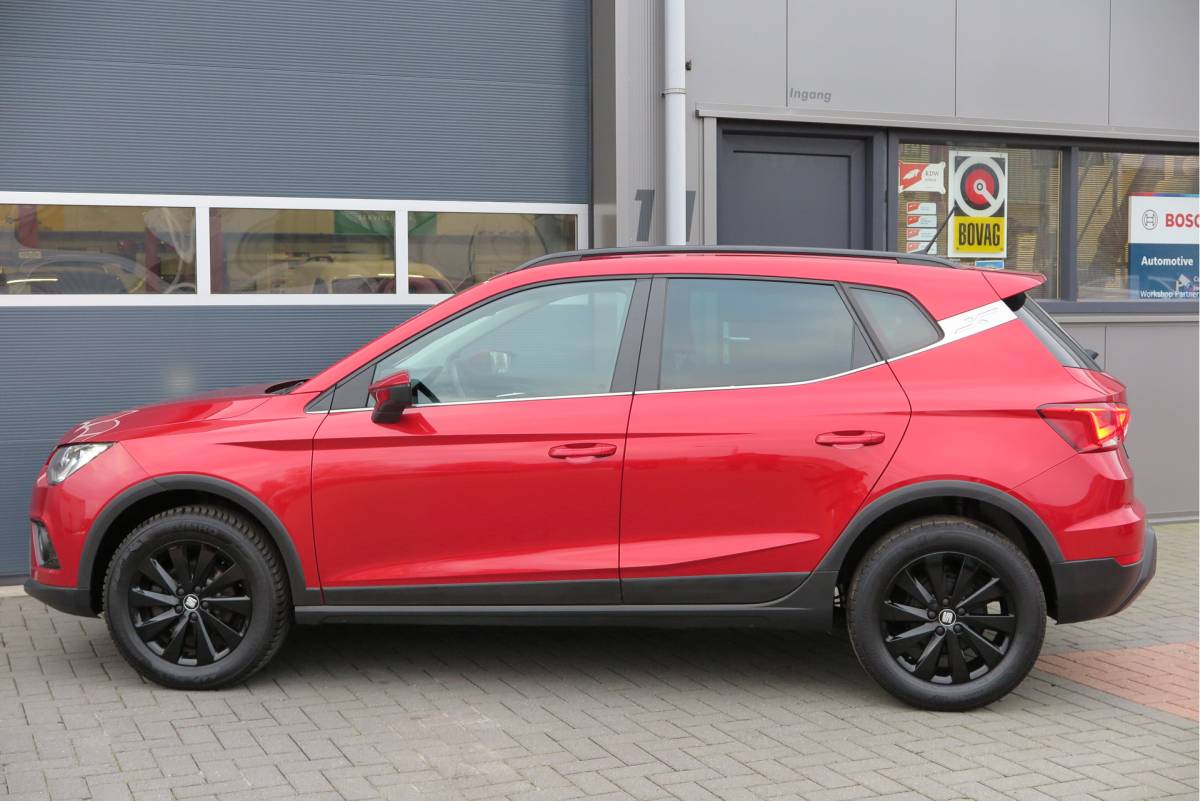 SEAT Arona SEAT Arona 1.0 TSI 95PK Xcellence Launch Edition Navigatie , Parkeersensoren , Climate control, Lichtmetalen velgen. .