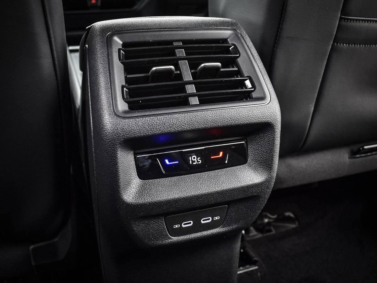 Volkswagen Tiguan Volkswagen Tiguan Life Edition 1.5 eHybrid 204 pk 6 versn. DSG · Comfort Pakket · Style Pakket · Trekhaak inklapbaar, met elektrische ontgrendeling, incl. aanhangermanoeuvreerhulp Trailer Assist ·