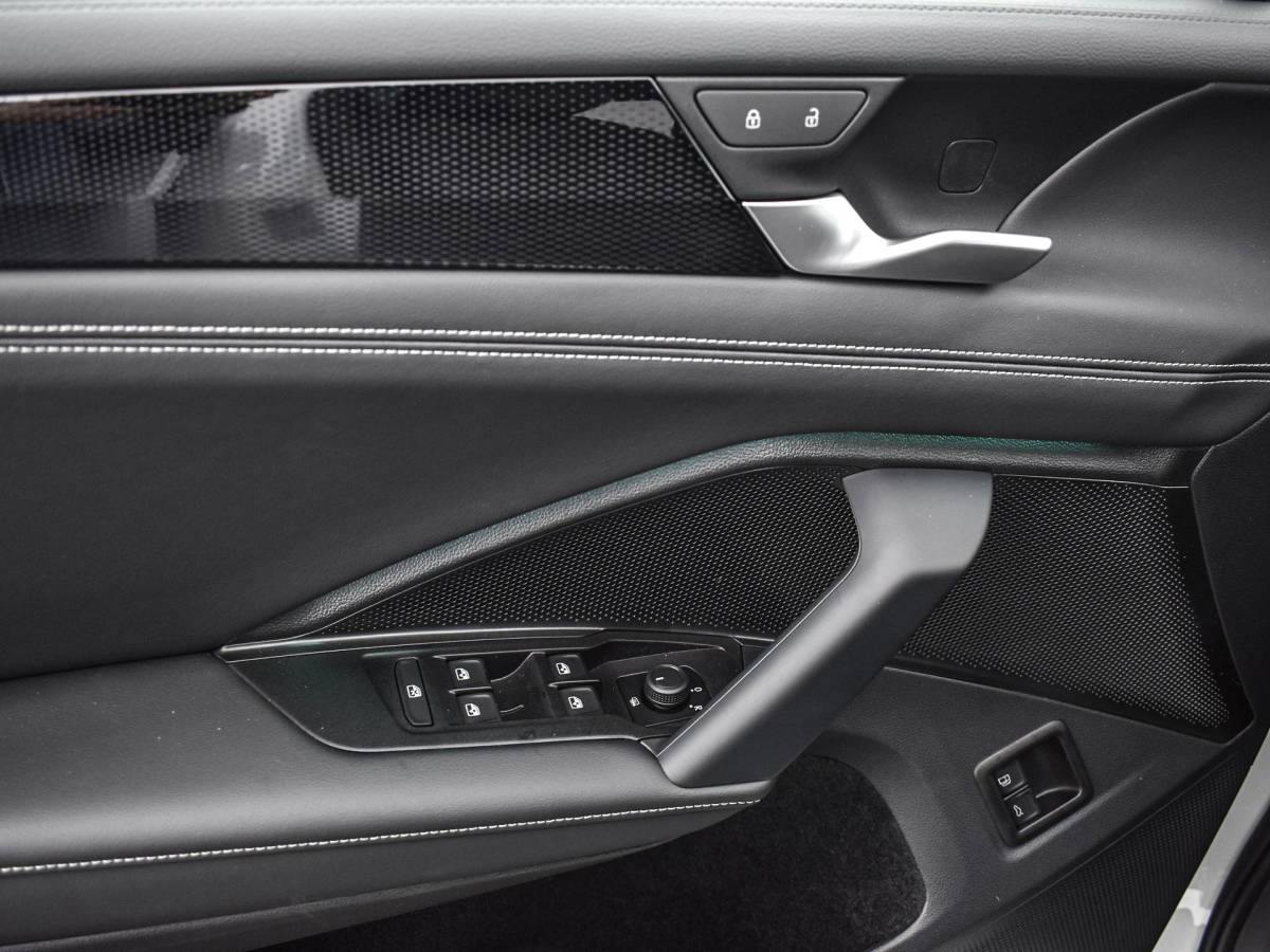 Volkswagen Tiguan Volkswagen Tiguan Life Edition 1.5 eHybrid 204 pk 6 versn. DSG · Comfort Pakket · Style Pakket · Trekhaak inklapbaar, met elektrische ontgrendeling, incl. aanhangermanoeuvreerhulp Trailer Assist ·