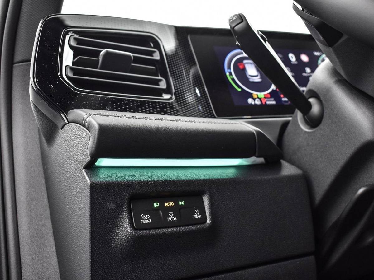 Volkswagen Tiguan Volkswagen Tiguan Life Edition 1.5 eHybrid 204 pk 6 versn. DSG · Comfort Pakket · Style Pakket · Trekhaak inklapbaar, met elektrische ontgrendeling, incl. aanhangermanoeuvreerhulp Trailer Assist ·