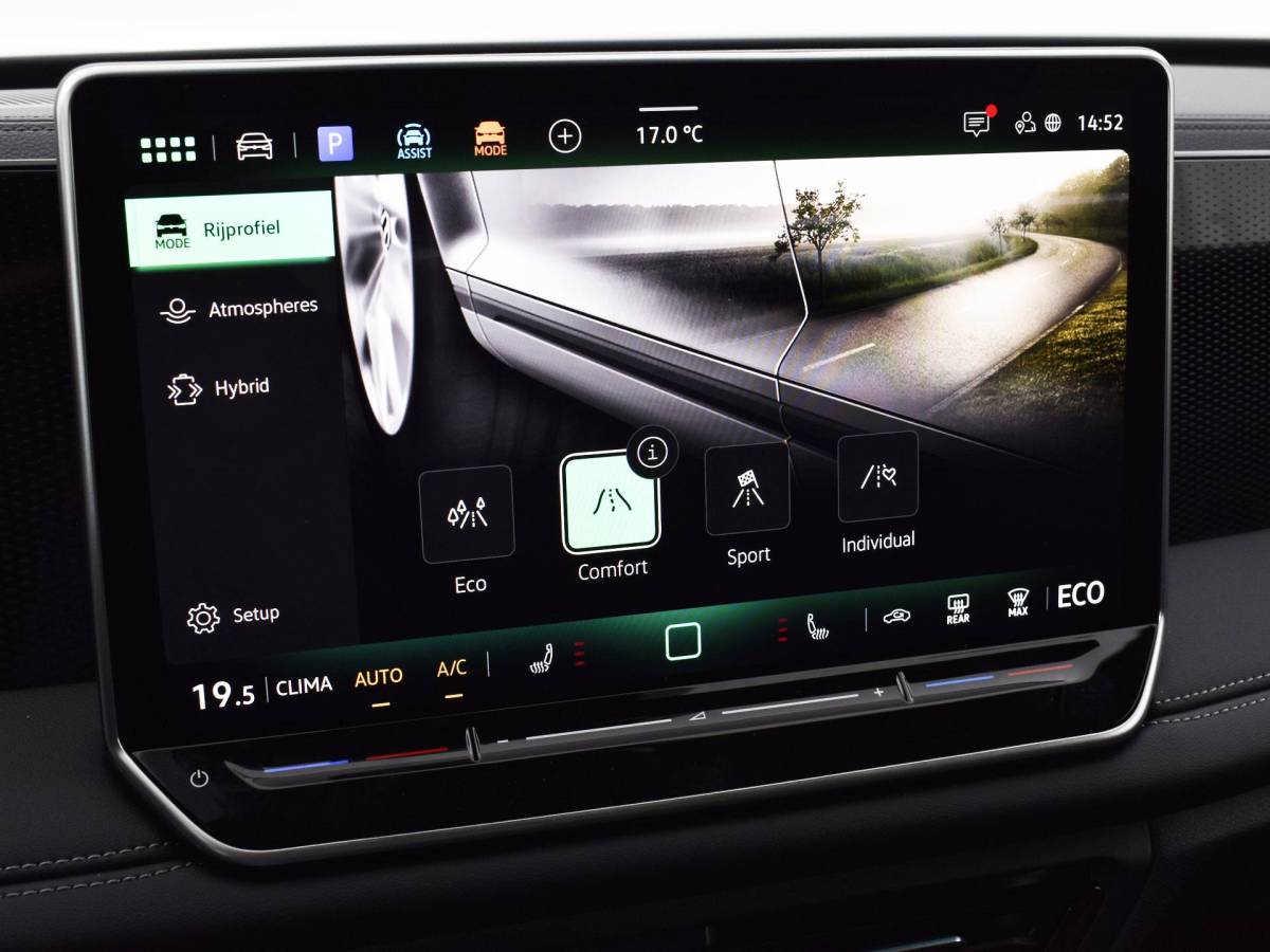 Volkswagen Tiguan Volkswagen Tiguan Life Edition 1.5 eHybrid 204 pk 6 versn. DSG · Comfort Pakket · Style Pakket · Trekhaak inklapbaar, met elektrische ontgrendeling, incl. aanhangermanoeuvreerhulp Trailer Assist ·