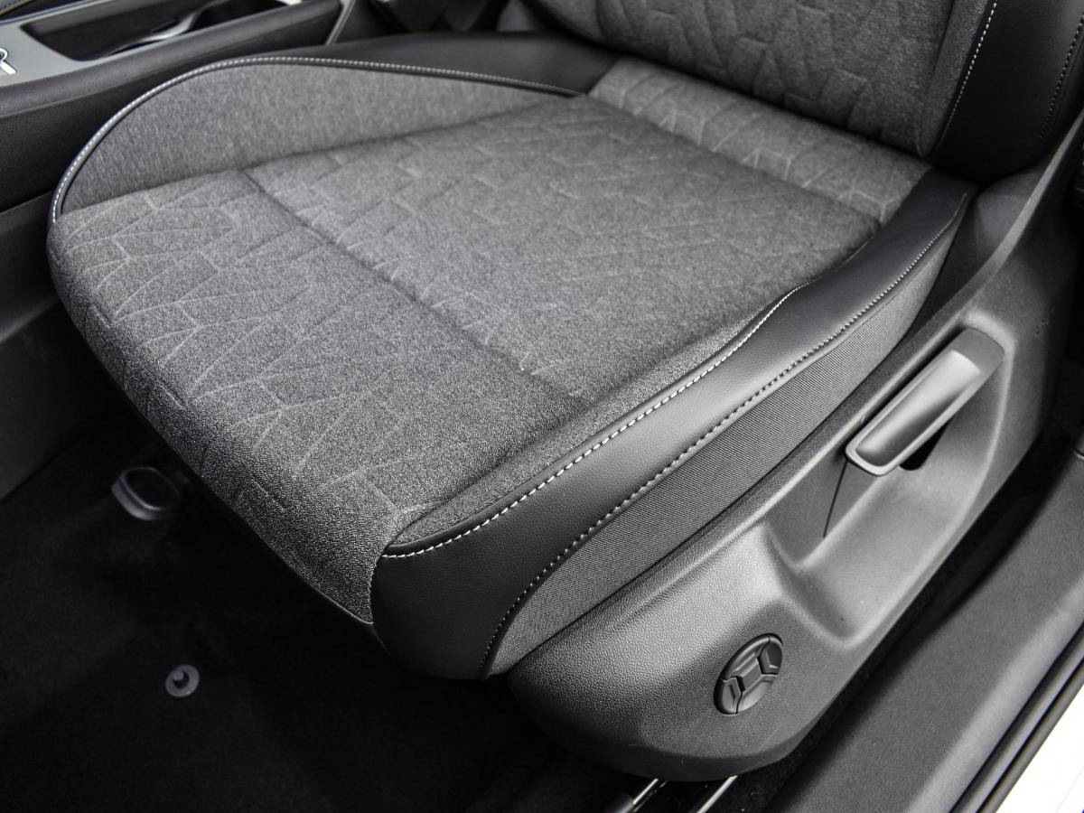 Volkswagen Tiguan Volkswagen Tiguan Life Edition 1.5 eHybrid 204 pk 6 versn. DSG · Comfort Pakket · Style Pakket · Trekhaak inklapbaar, met elektrische ontgrendeling, incl. aanhangermanoeuvreerhulp Trailer Assist ·