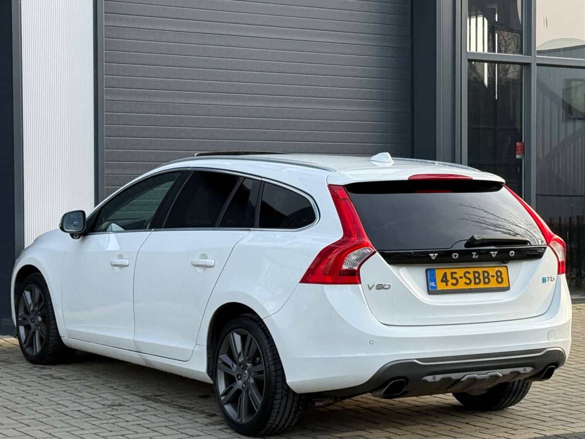 Volvo V60 Volvo V60 2.0T Summum / AUTOMAAT / DEALER ONDERHOUDEN / NAP