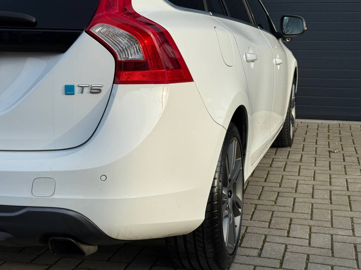 Volvo V60 Volvo V60 2.0T Summum / AUTOMAAT / DEALER ONDERHOUDEN / NAP