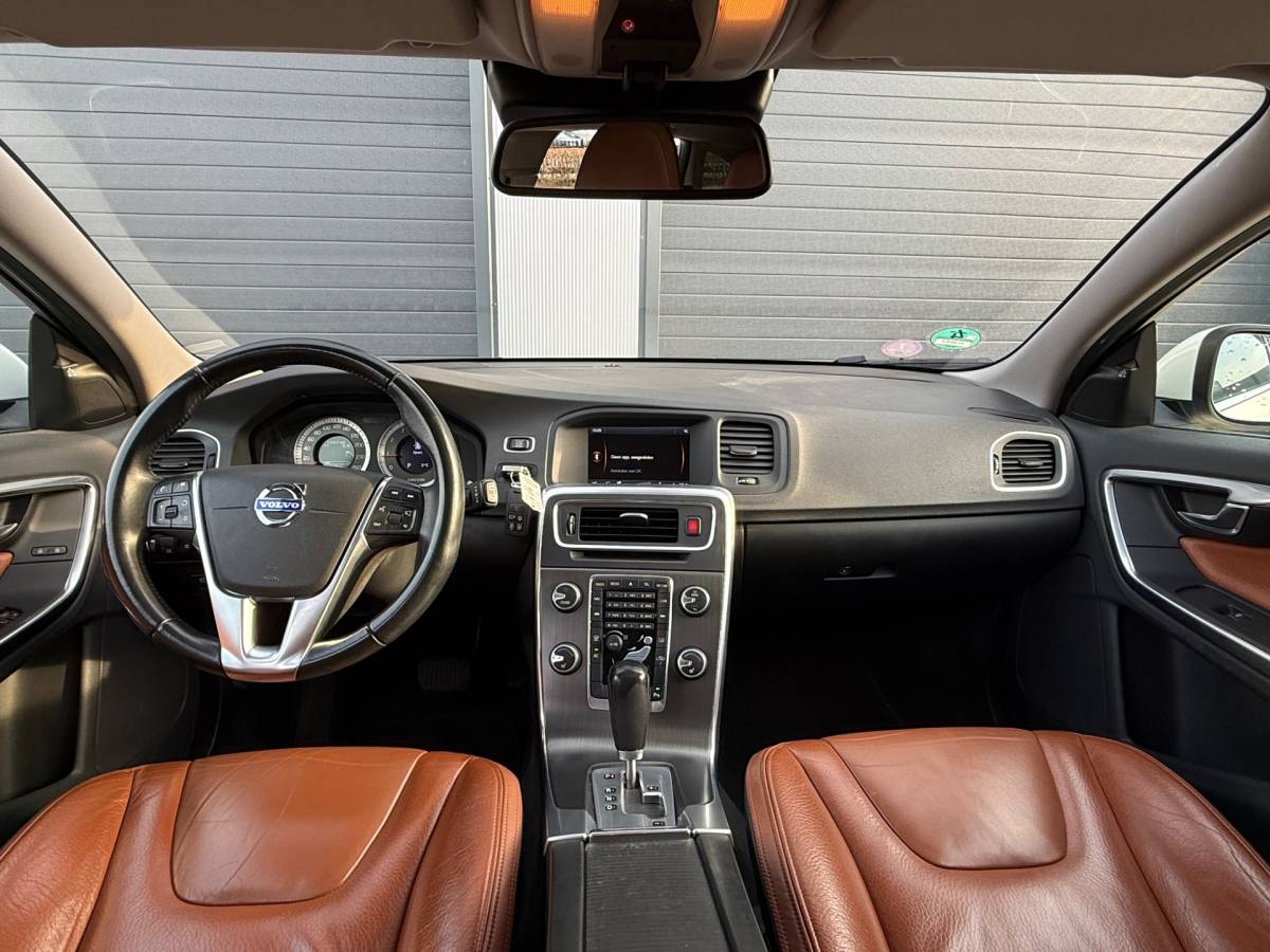 Volvo V60 Volvo V60 2.0T Summum / AUTOMAAT / DEALER ONDERHOUDEN / NAP