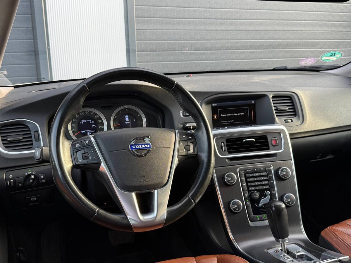 Volvo V60 Volvo V60 2.0T Summum / AUTOMAAT / DEALER ONDERHOUDEN / NAP