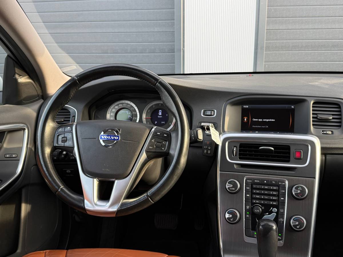Volvo V60 Volvo V60 2.0T Summum / AUTOMAAT / DEALER ONDERHOUDEN / NAP