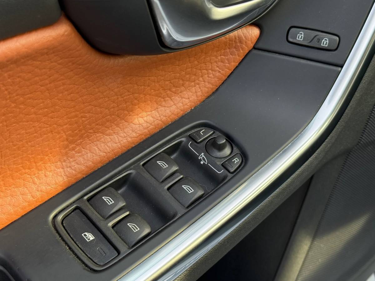Volvo V60 Volvo V60 2.0T Summum / AUTOMAAT / DEALER ONDERHOUDEN / NAP