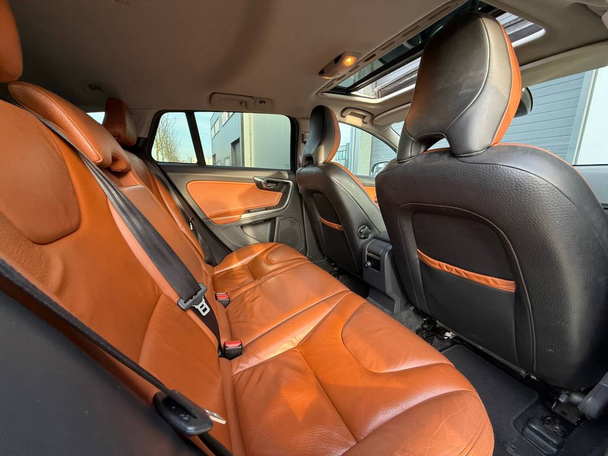Volvo V60 Volvo V60 2.0T Summum / AUTOMAAT / DEALER ONDERHOUDEN / NAP