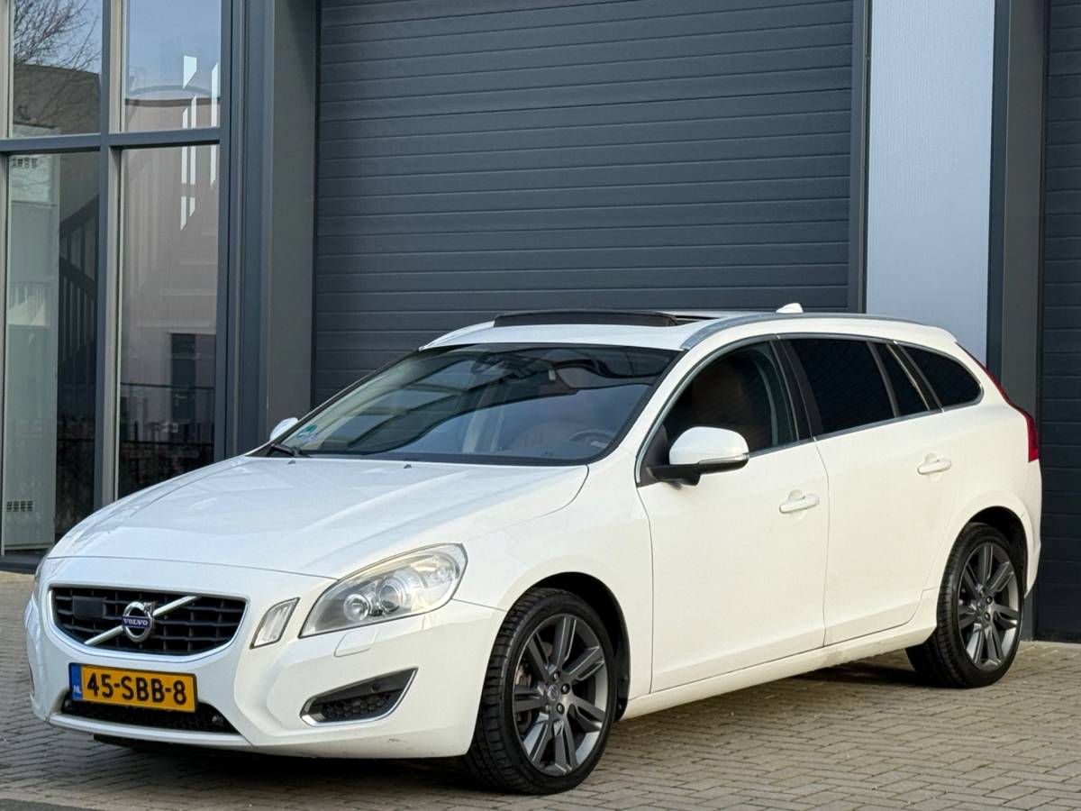 Volvo V60 Volvo V60 2.0T Summum / AUTOMAAT / DEALER ONDERHOUDEN / NAP