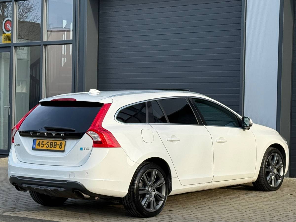 Volvo V60 Volvo V60 2.0T Summum / AUTOMAAT / DEALER ONDERHOUDEN / NAP