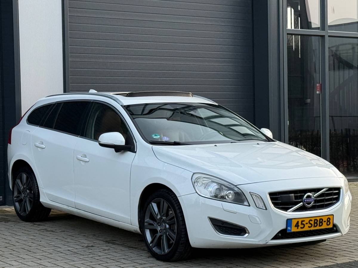 Volvo V60 Volvo V60 2.0T Summum / AUTOMAAT / DEALER ONDERHOUDEN / NAP