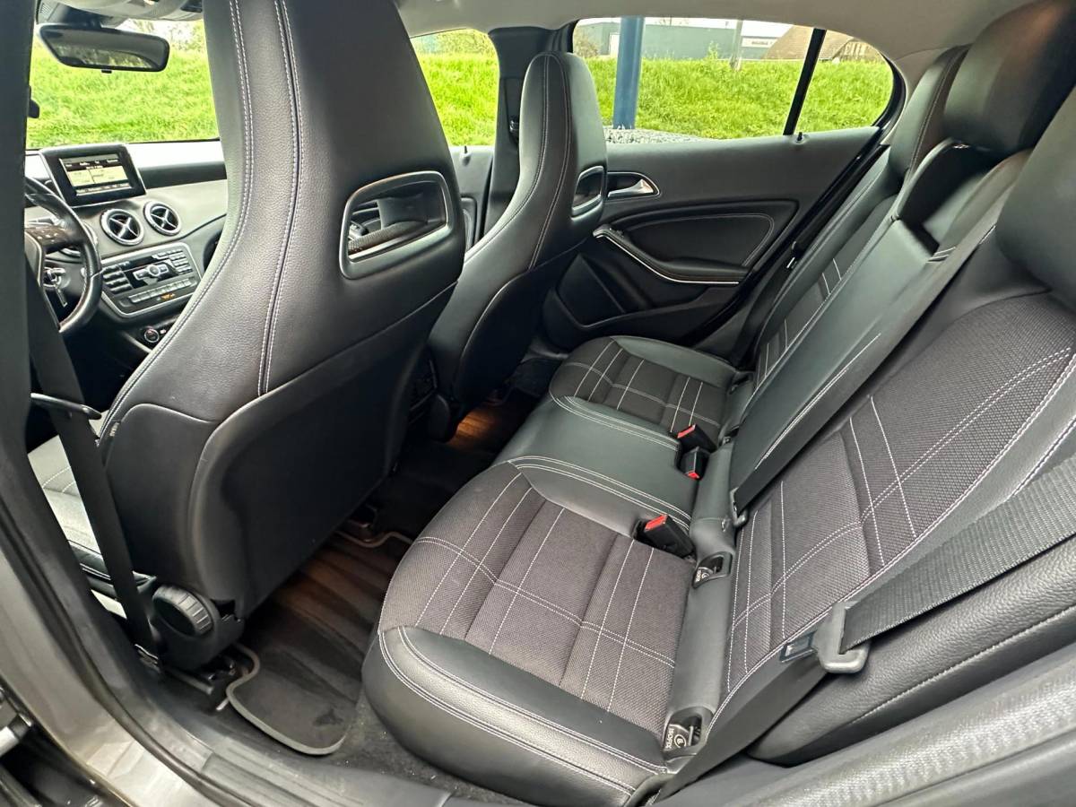 Mercedes-Benz GLA Mercedes-Benz GLA-klasse 200 Ambition/ Navi/ Half leder/ Privacy Glass/ PDC/ AUT7