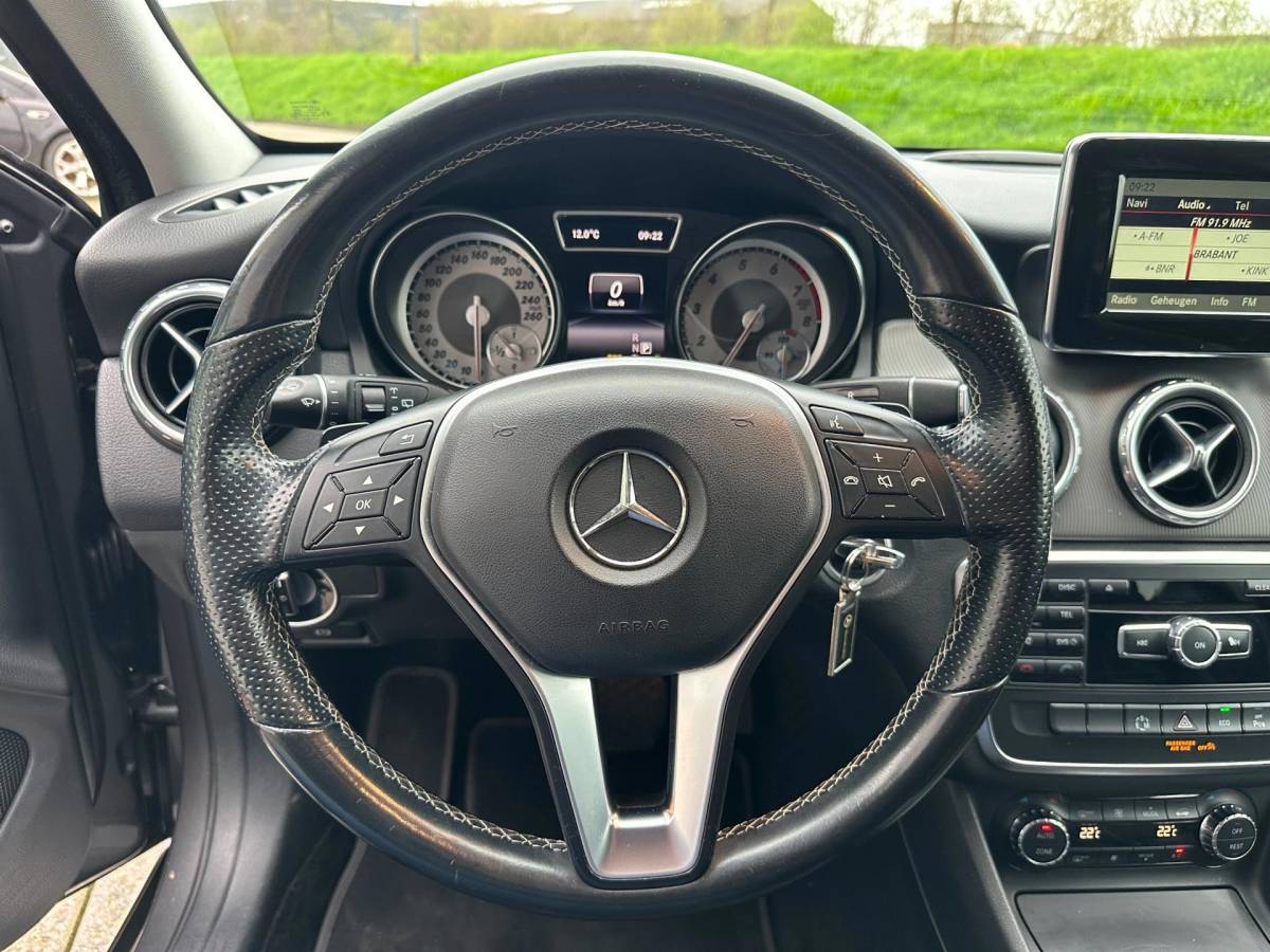 Mercedes-Benz GLA Mercedes-Benz GLA-klasse 200 Ambition/ Navi/ Half leder/ Privacy Glass/ PDC/ AUT7