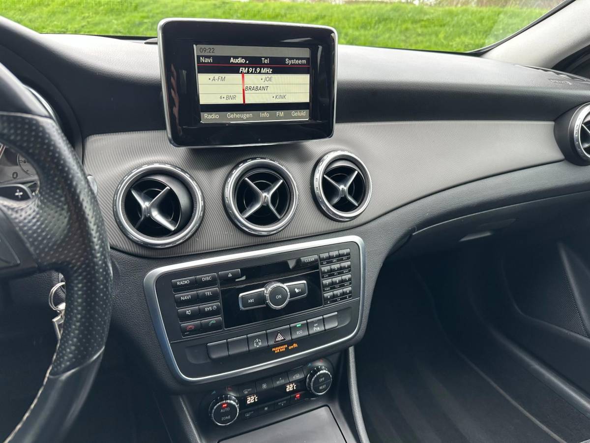 Mercedes-Benz GLA Mercedes-Benz GLA-klasse 200 Ambition/ Navi/ Half leder/ Privacy Glass/ PDC/ AUT7