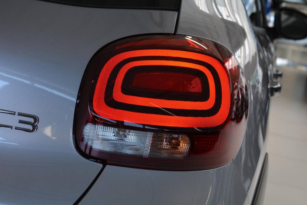 Citroën C3 Citroen C3 1.2 83pk Max | Navigatie | Keyless Entry | Achteruitrijcamersa