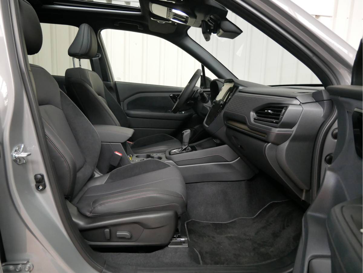 Subaru Forester Subaru Forester 2.0i e-BOXER Premium First Edition!