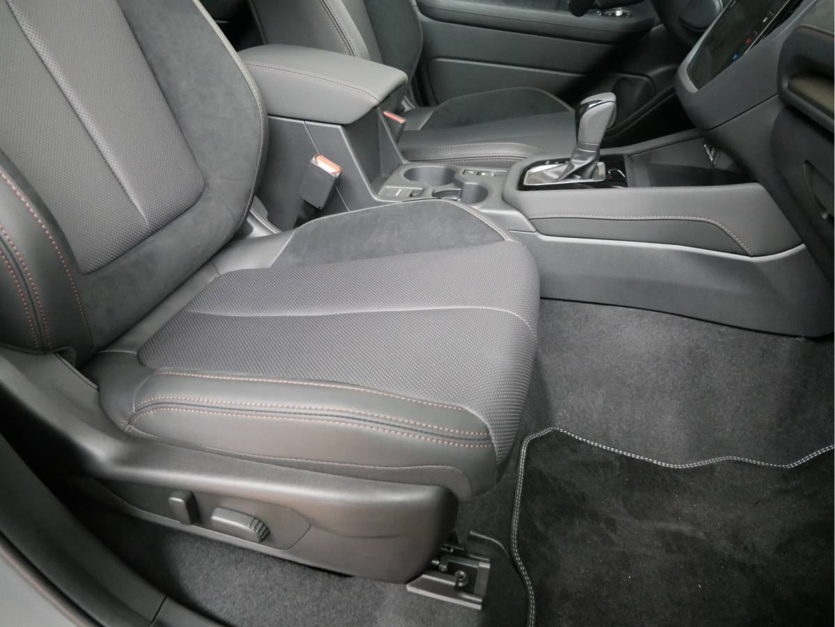 Subaru Forester Subaru Forester 2.0i e-BOXER Premium First Edition!