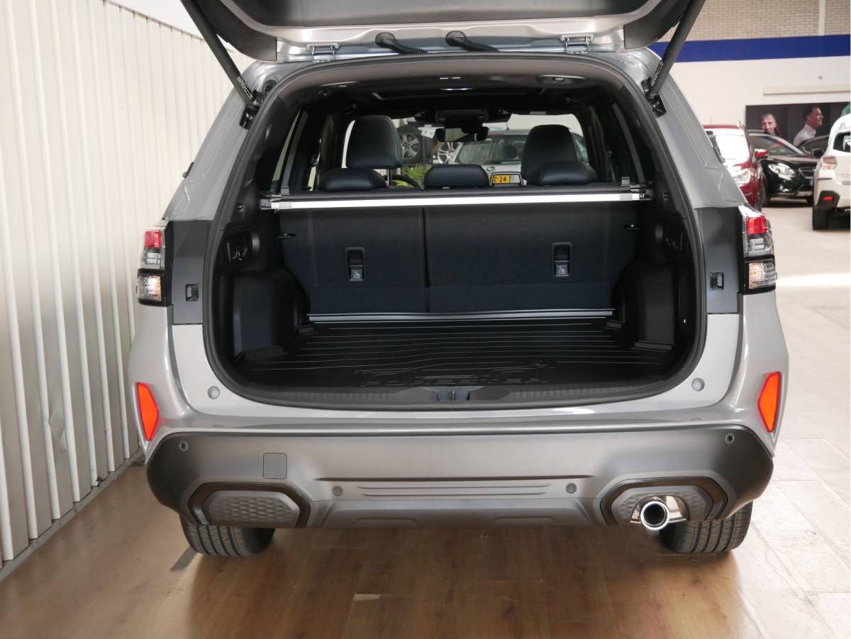 Subaru Forester Subaru Forester 2.0i e-BOXER Premium First Edition!
