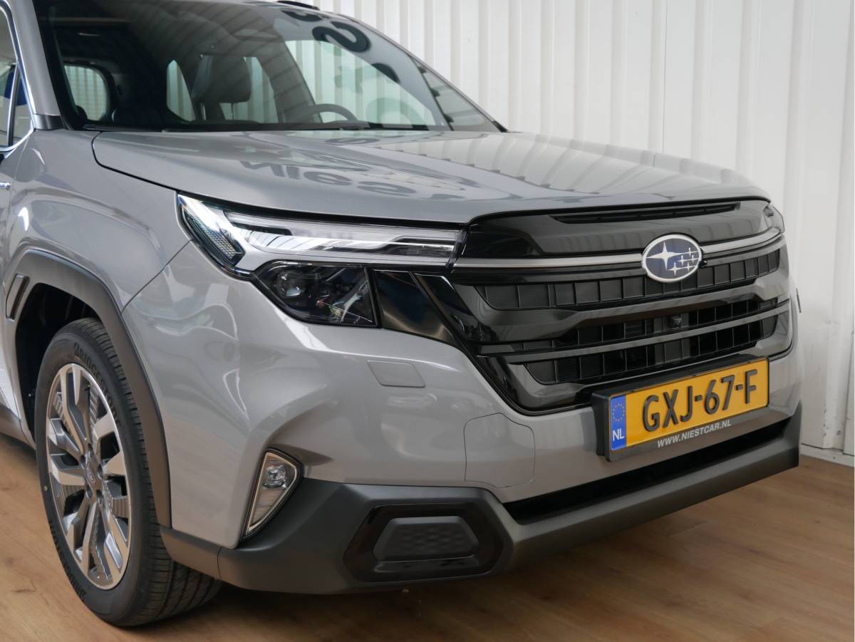 Subaru Forester Subaru Forester 2.0i e-BOXER Premium First Edition!
