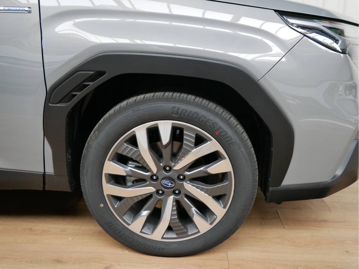 Subaru Forester Subaru Forester 2.0i e-BOXER Premium First Edition!