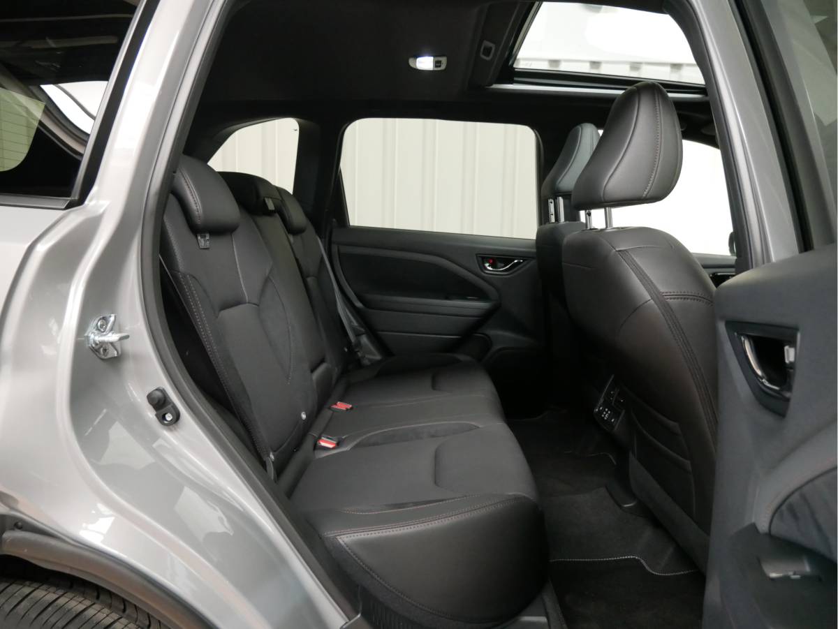 Subaru Forester Subaru Forester 2.0i e-BOXER Premium First Edition!