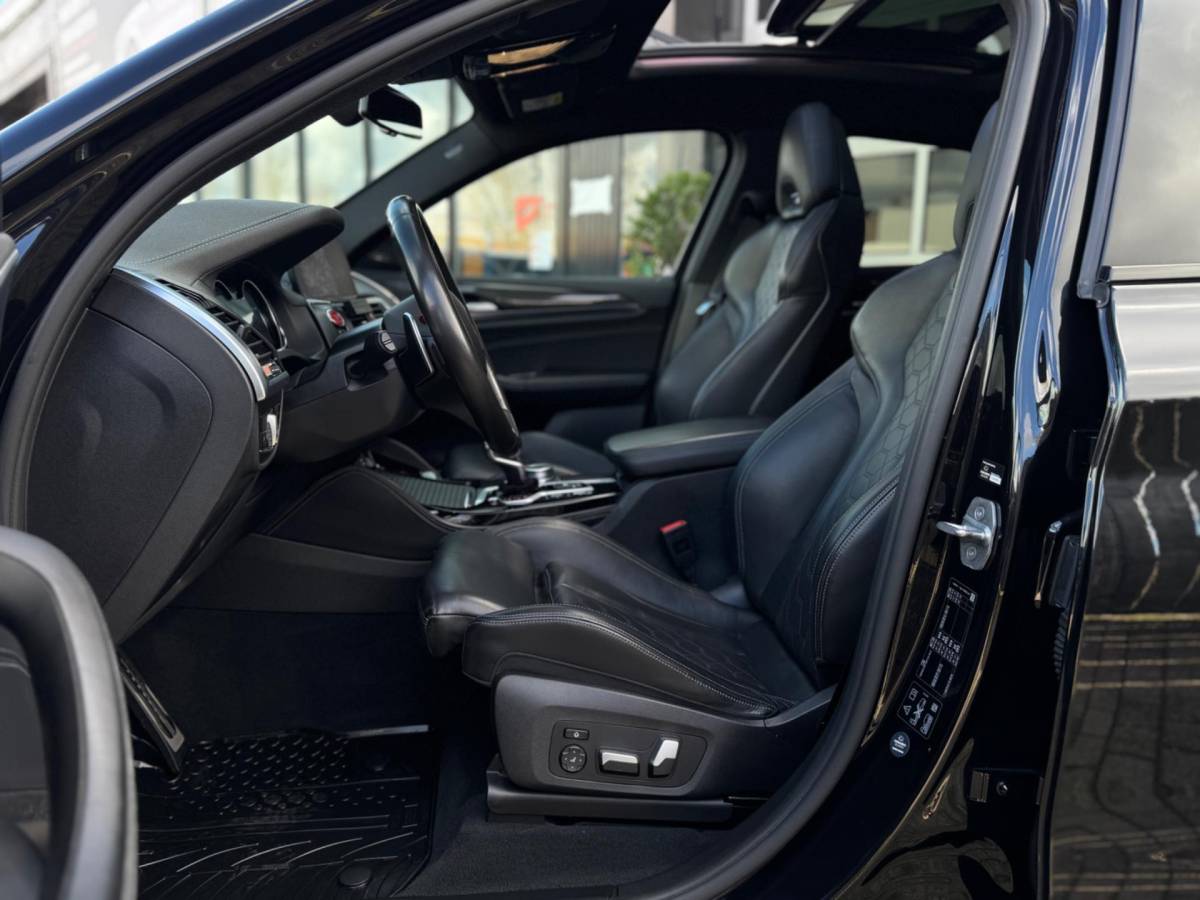 BMW X4 BMW X4 M 480pk / Carbon / Pano