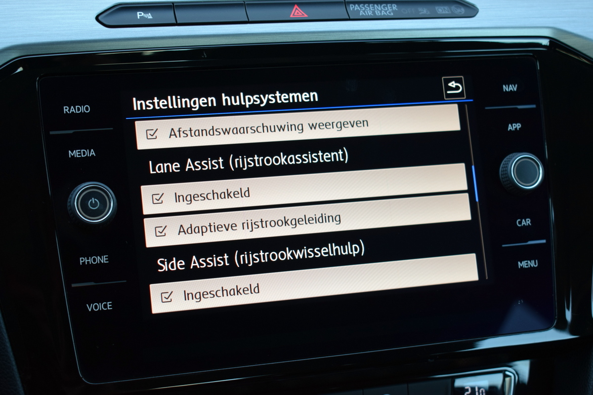 Volkswagen Arteon Volkswagen Arteon 1.5 TSi LED | Full Map Navi | Sportstoelen | Trekhaak | Camera | 17 Inch LMV
