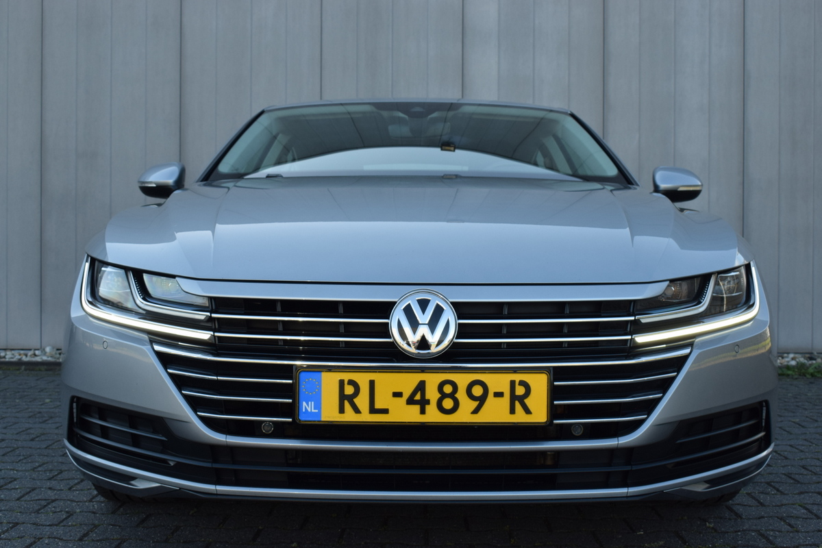 Volkswagen Arteon Volkswagen Arteon 1.5 TSi LED | Full Map Navi | Sportstoelen | Trekhaak | Camera | 17 Inch LMV