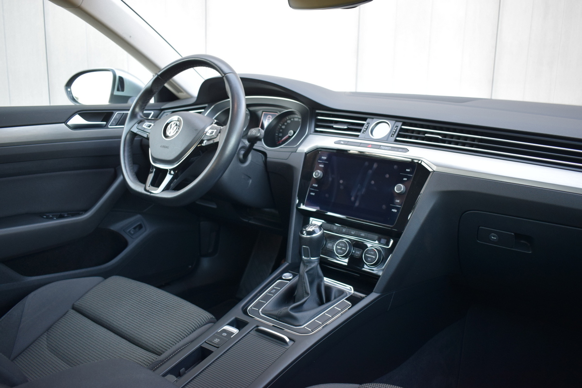 Volkswagen Arteon Volkswagen Arteon 1.5 TSi LED | Full Map Navi | Sportstoelen | Trekhaak | Camera | 17 Inch LMV