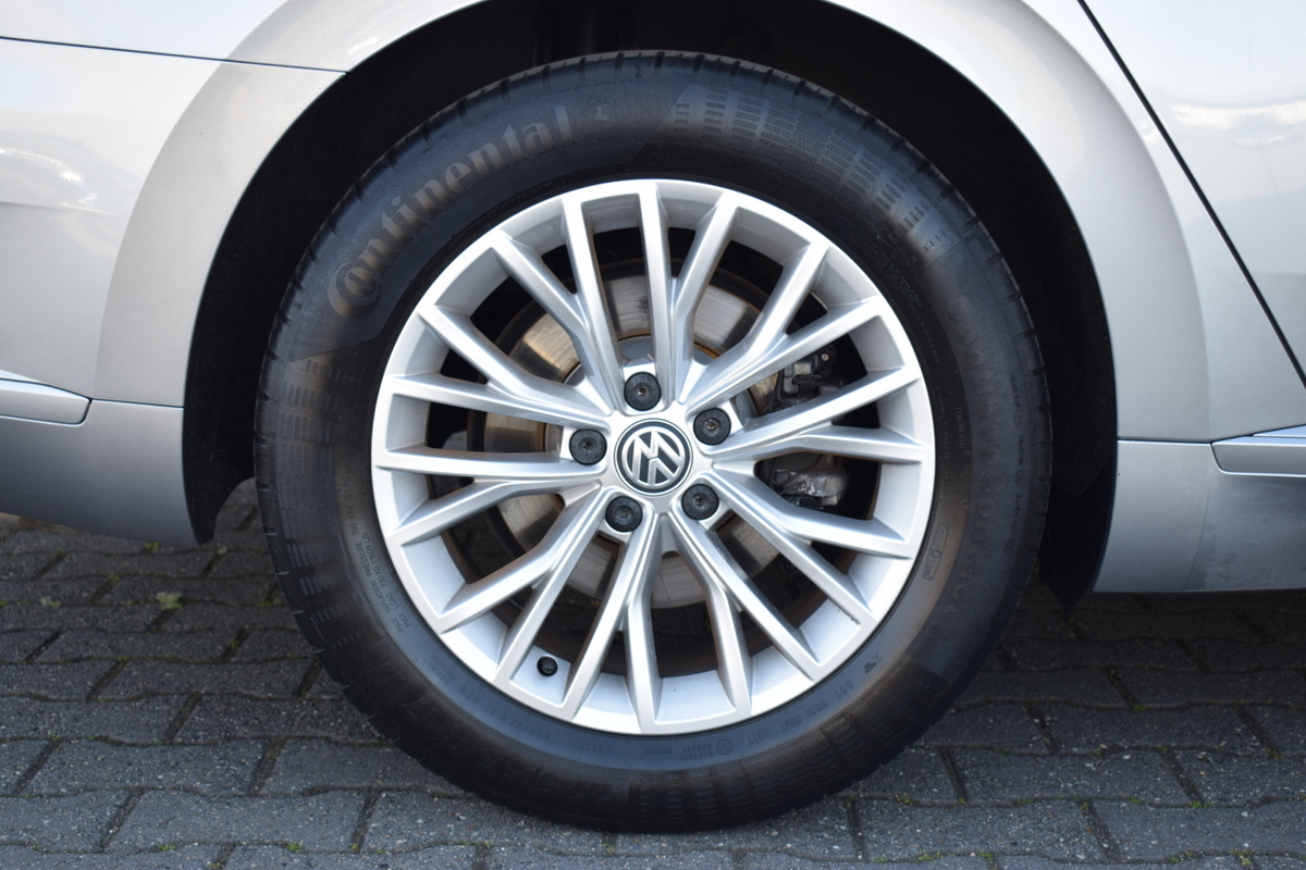 Volkswagen Arteon Volkswagen Arteon 1.5 TSi LED | Full Map Navi | Sportstoelen | Trekhaak | Camera | 17 Inch LMV