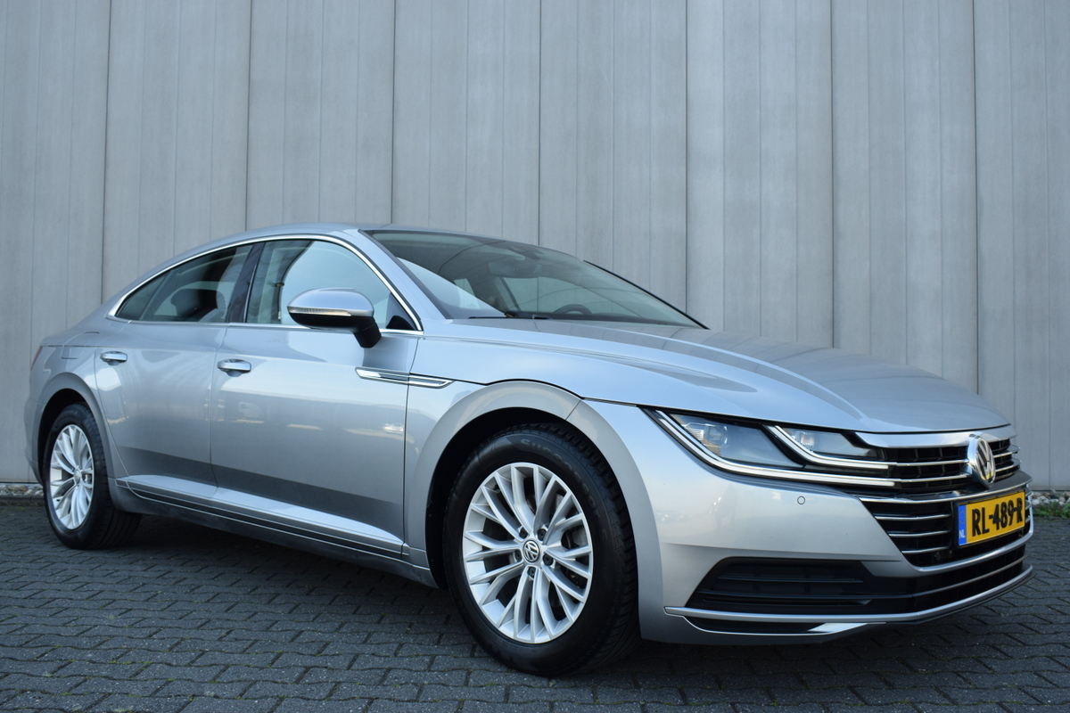 Volkswagen Arteon Volkswagen Arteon 1.5 TSi LED | Full Map Navi | Sportstoelen | Trekhaak | Camera | 17 Inch LMV